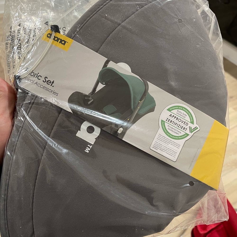 Donna canopy and shoulder pad grey color